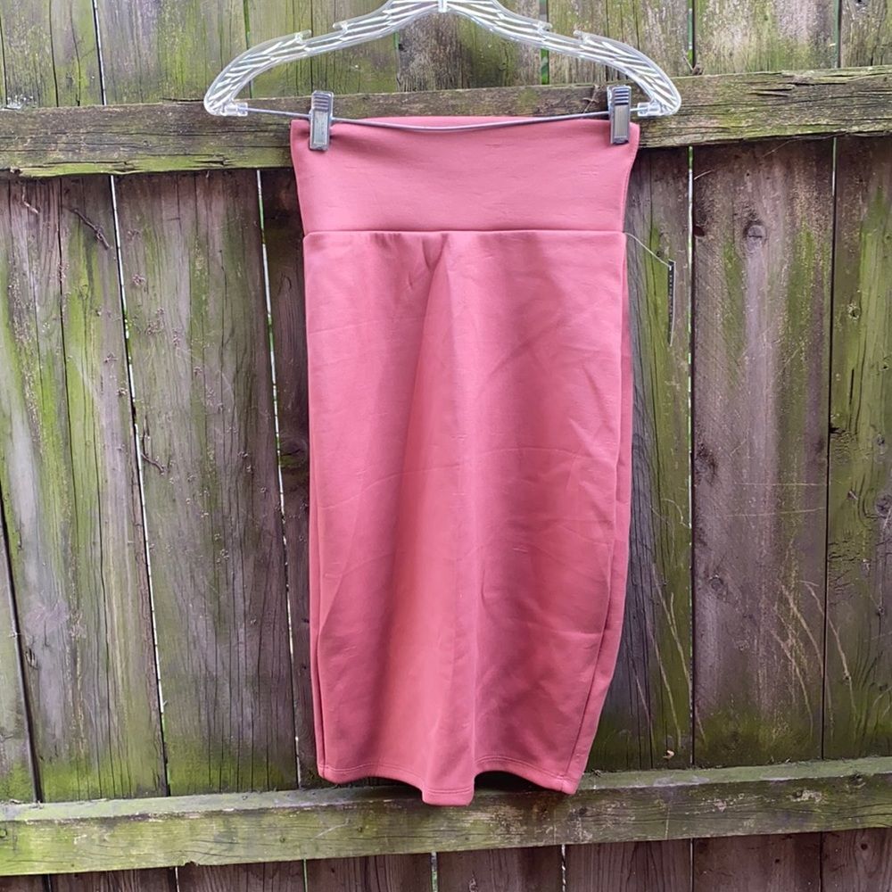Discreet high waisted skirt sz. S NWT
